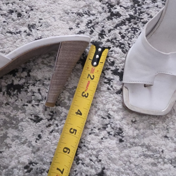 Donald Pliner Couture White Silver Leather Heel Sandal Open Toe 7 Rare Italy - Picture 7 of 8